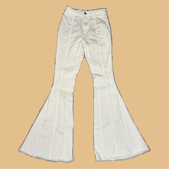 ❗️SOLD❗️Saints and Hearts ~ High-Rise Star Flare Jeans ~ - Picture 5 of 6